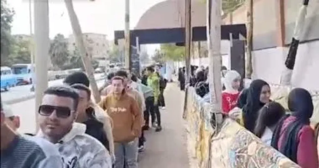 تواجد مكثف للناخبين بلجان الساحل وروض الفرج وشبرا للتصويت بانتخابات النواب