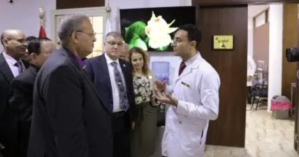 رئيس الطائفة الإنجيلية بمصر يشهد افتتاح عيادات ومصنع ملابس الرابية للكنائس المعمدانية