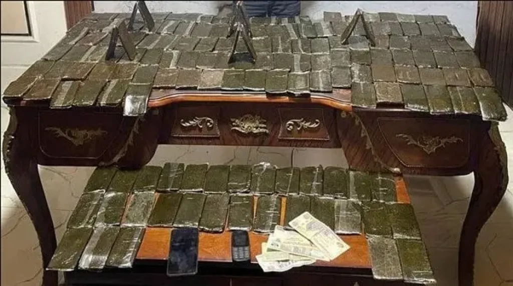 حبس شخص 4 أيام  لضبطة وبحوزته 1000 طربة حشيش بمركز شبراخيت