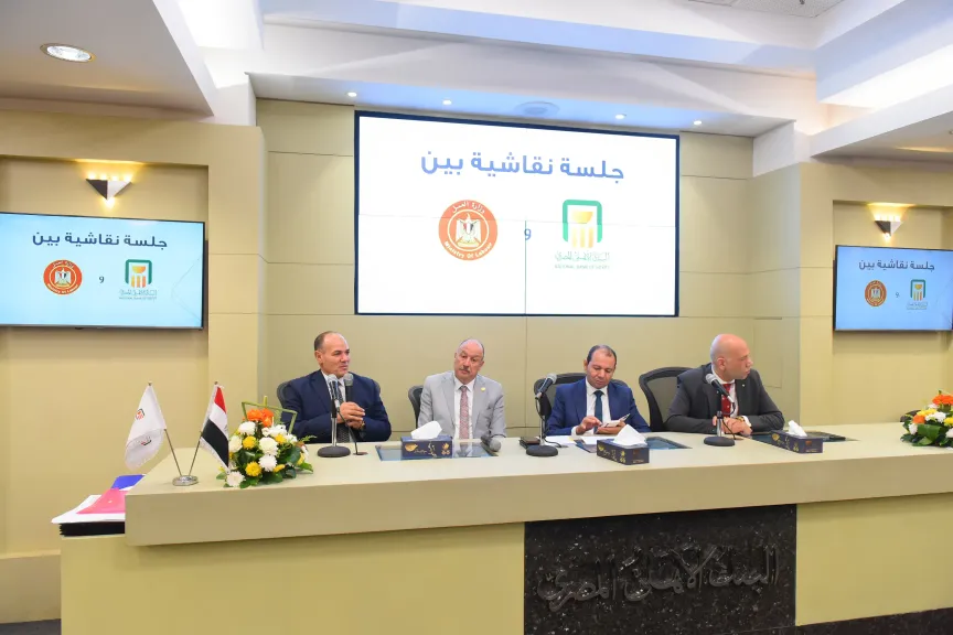 وزارة العمل تنظم ندوة توعوية بالتعاون مع البنك الأهلي حول قانون العمل الجديد