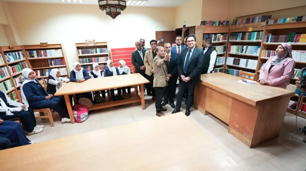 محافظ أسيوط ووزير الثقافة يزوران قصر ثقافة الزعيم جمال عبد الناصر بقرية بني