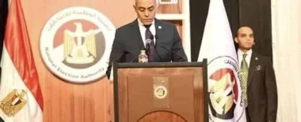 أحمد بندارى يجرى اتصالات مع رؤساء اللجان بعد غلق التصويت بانتخابات النواب