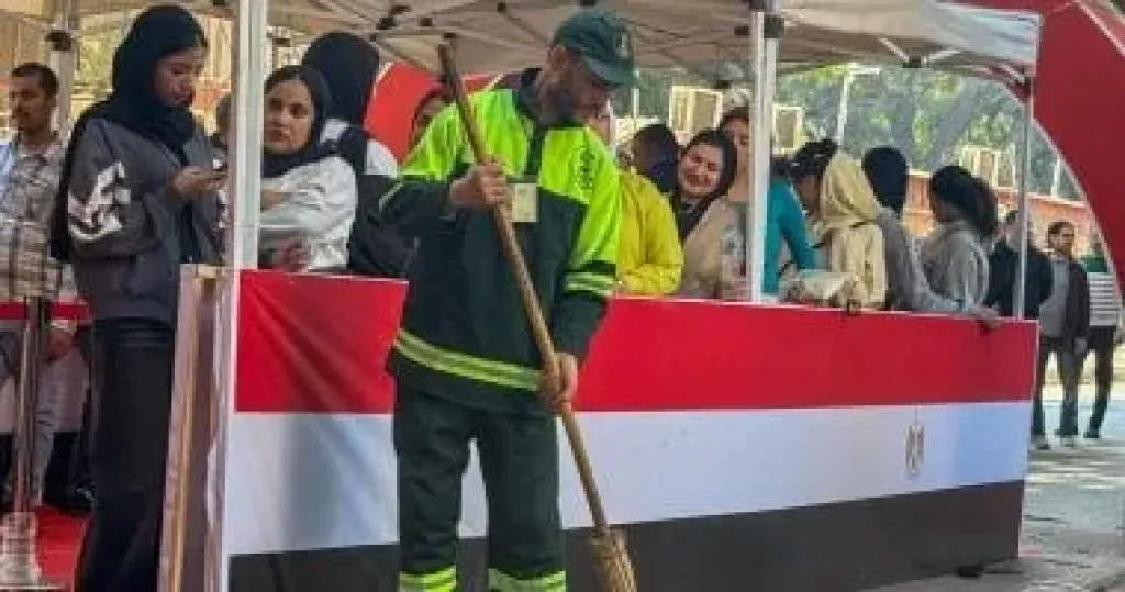 محافظة القاهرة تكثف حملات النظافة أمام مقار اللجان الانتخابية