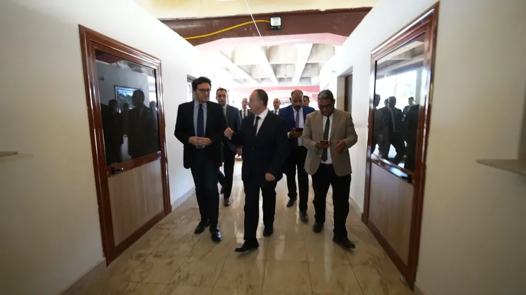 *محافظ أسيوط ووزير الثقافة يتفقدان التشطيبات النهائية لمنافذ ومعرض دائم لد