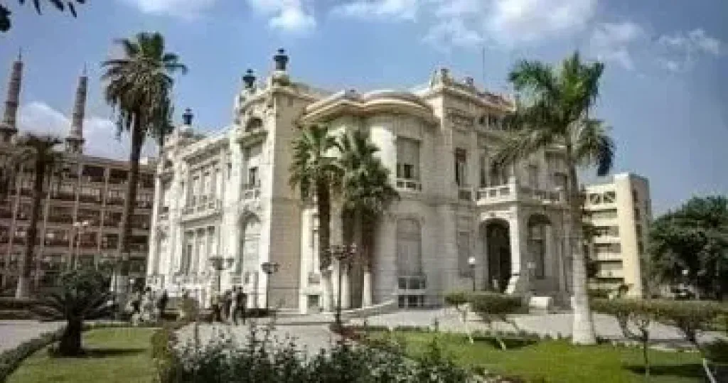 تجربة إخلاء طارئة ناجحة بكلية الصيدلة جامعة عين شمس خلال خمس دقائق