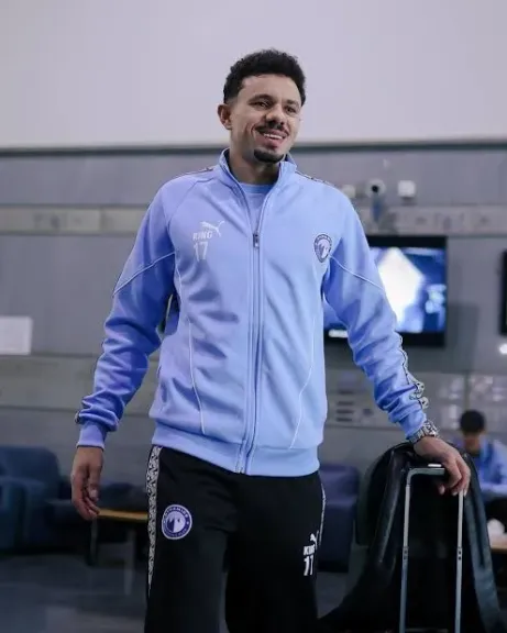 بيراميدز يصل مطار القاهرة استعدادا للسفر إلى زامبيا