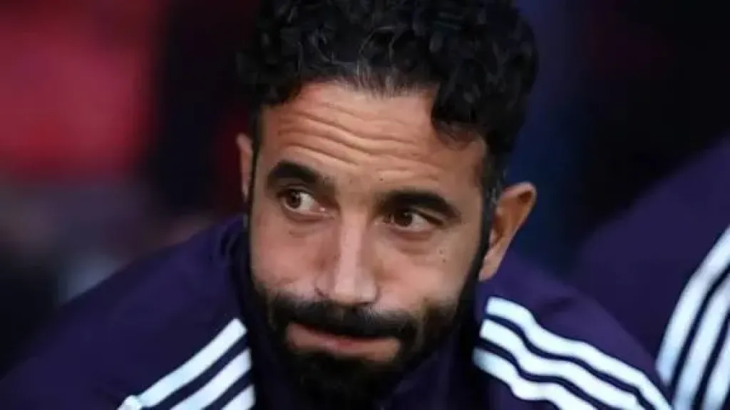 مدرب مانشستر يونايتد يحاول تأجيل رحيل لاعبيه إلى أمم إفريقيا في المغرب