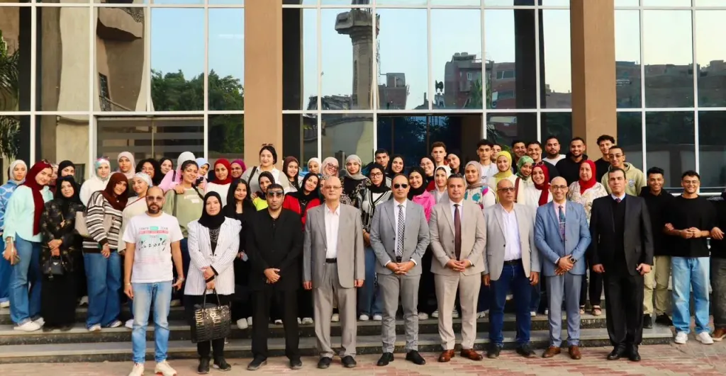 عمرو عثمان يلتقي طلاب أول ليسانس متخصص في علم نفس الإدمان بالشرق الأوسط