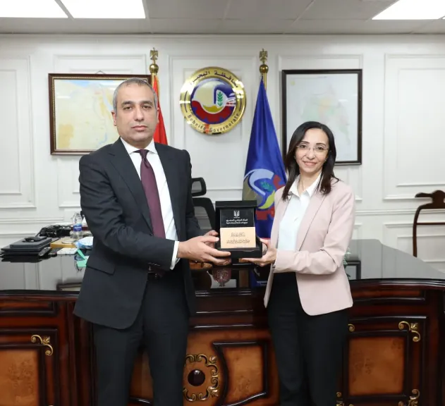 رئيس البنك الزراعي المصري يستعرض مع  محافظ البحيرة برامج تمويل صغار المزارعين لتحقيق التنمية الزراعية والريفية|صور