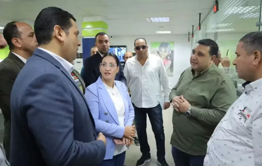 رئيس مياه البحيرة يتفقد مركز خدمة العملاء ويوصى بالاهتمام بكبار السن وذوي الهمم |صور