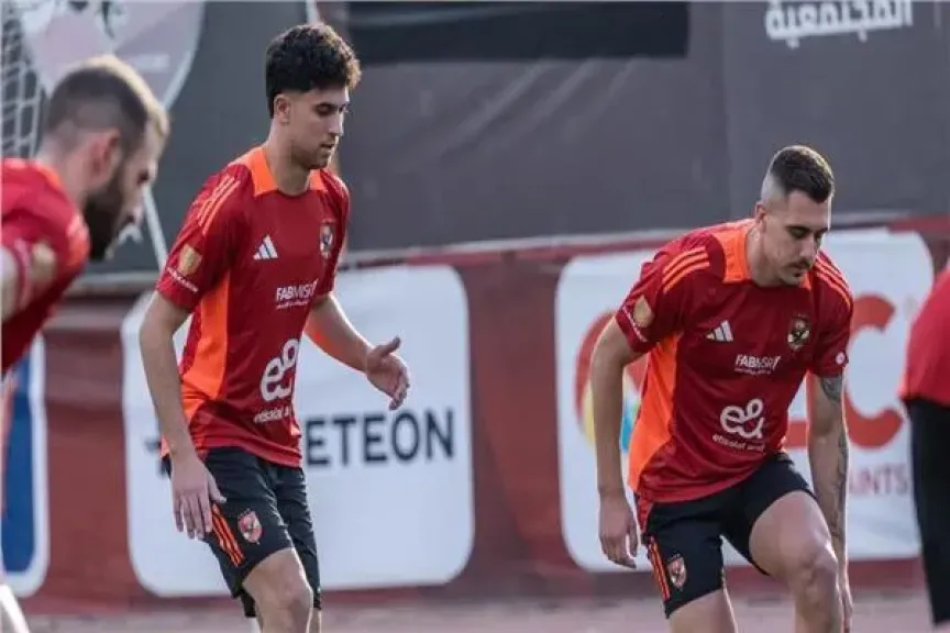 تدريبات تأهيلية وبدنية للاعبي الأهلي الغائبين عن رحلة المغرب