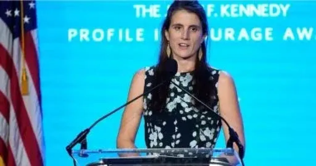 بعد إعلان إصابة حفيدة جون كينيدى.. ما هو سرطان الدم النخاعى الحاد