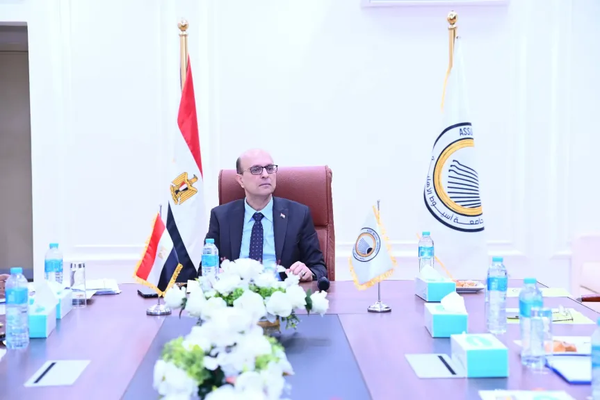 الدكتور المنشاوي يترأس الاجتماع الخامس عشر للمجلس الأكاديمي لجامعة أسيوط