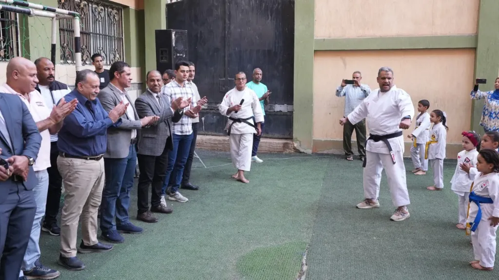 محافظ أسيوط يفتتح صالات الأنشطة المطورة بنادي غرب البلد ويكرم المواهب