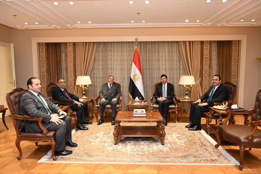 وزير الشباب يلتقي محافظ بورسعيد لبحث مستجدات تطوير ستاد المصري البورسعيدي