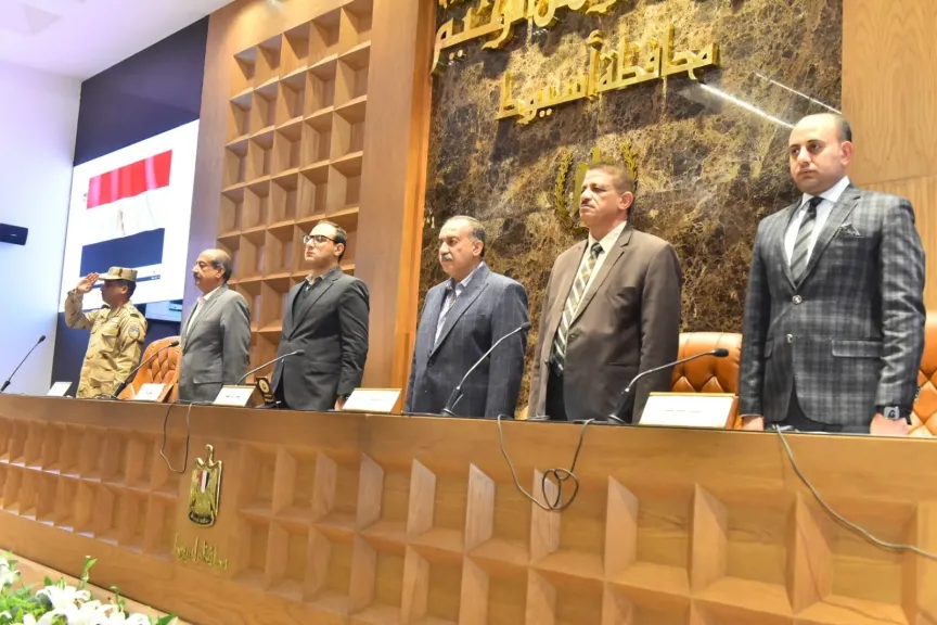 محافظ أسيوط يترأس اجتماع المجلس التنفيذي ويستعرض مستجدات برنامج التنمية