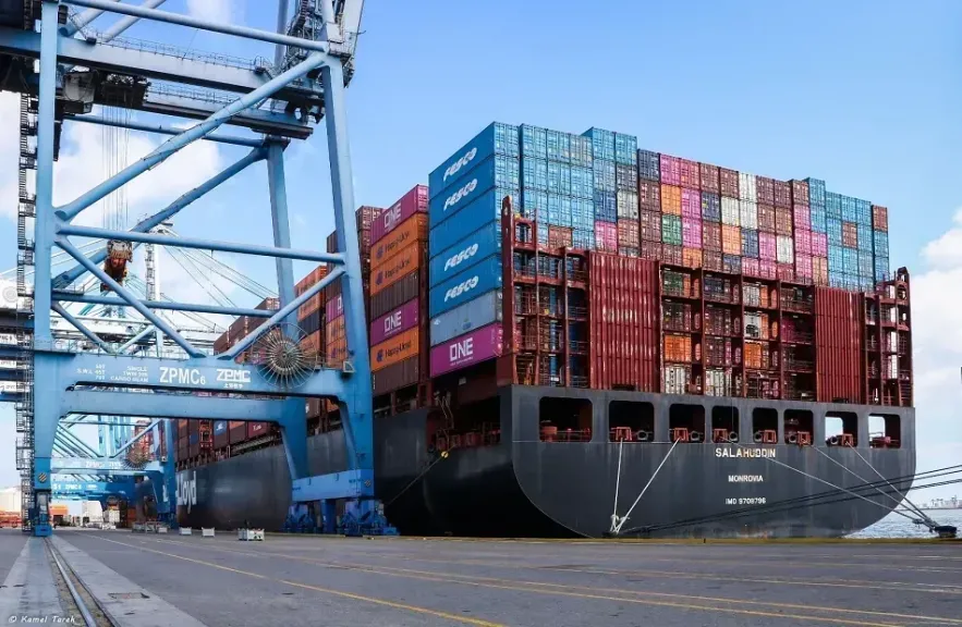 تداول 68 ألف طن و796 شاحنة في موانئ البحر الأحمر