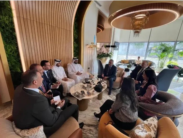 رئيس الهيئة العامة ومساعد وزير الاستثمار يبحثان مع الشركات القطرية الفرص المتاحة للتوسع في مصر