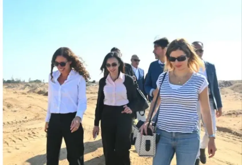 جاكلين والقنصل الفرنسى تفقدا الموقع المقترح لإقامة مشروع إنتاج حيوانى وفق أحدث النظم العالمية