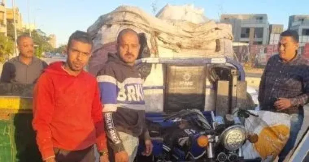 مدينة الشروق تعلن الحرب على النباشين والجهاز يصادر 12 تروسيكل فى يوم واحد