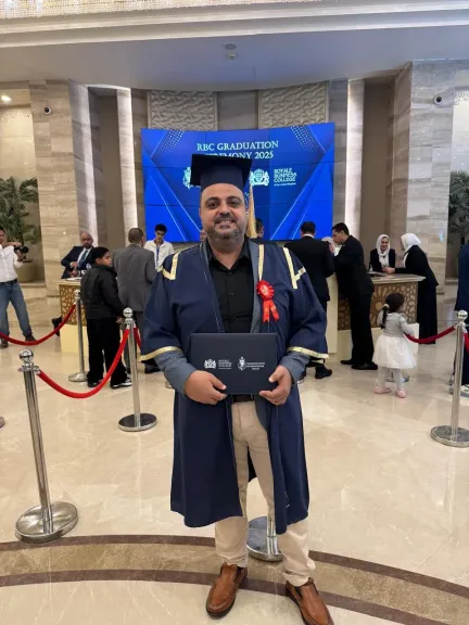 الكاتبة الصحفية فاطمة الدالي تهنئ المهندس محمد رمزي لحصوله علي الدكتوراة