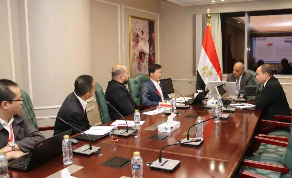 وزير الكهرباء يبحث مع مجموعة الصين الجنوبية ” CSGI  ” التعاون فى مجالات دمج الطاقات المتجددة