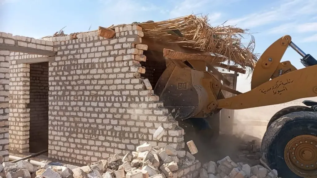 محافظ أسيوط: استرداد 72 فدان و940 متر مربع من أملاك الدولة