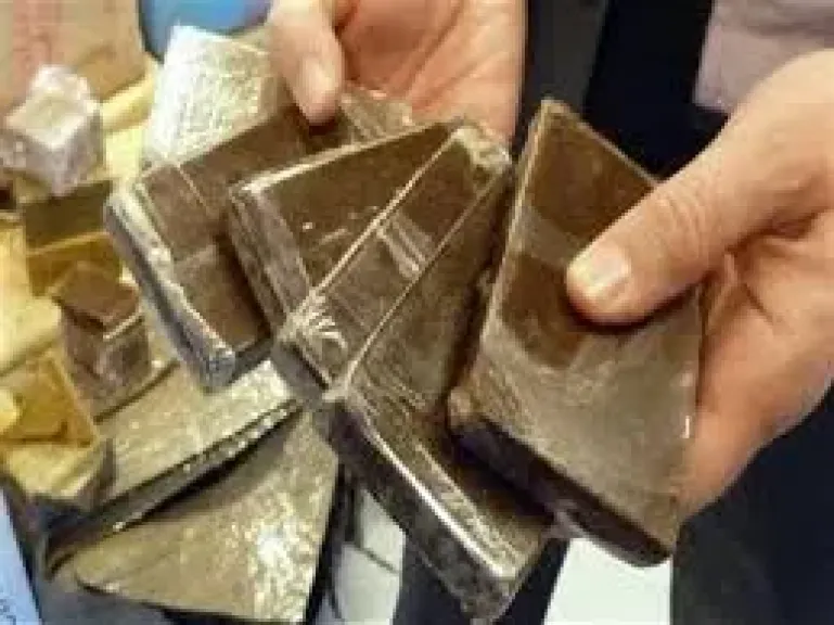 ضبط شخصين وبحوزتهم 500 طربة حشيش بالدلنجات