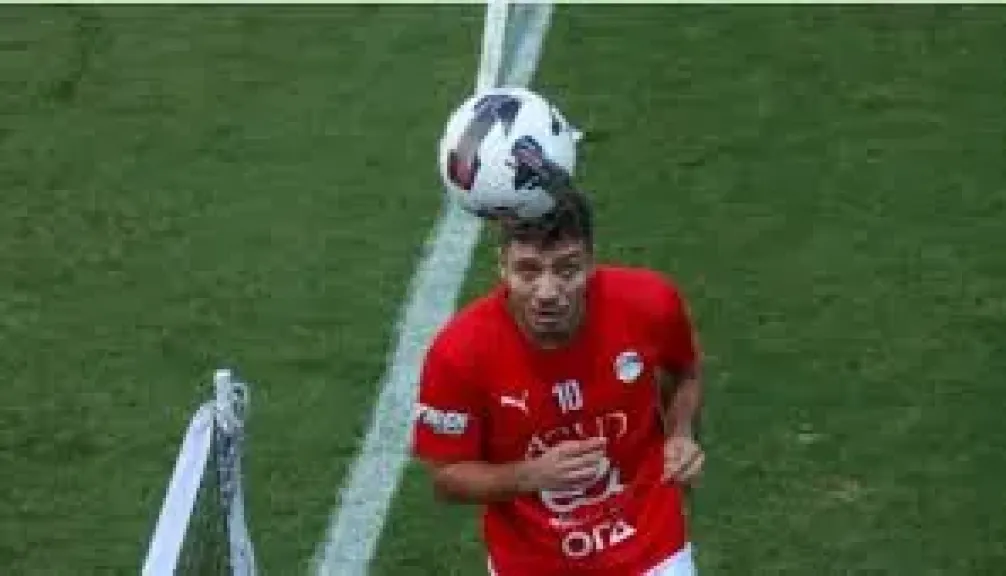 محمد شريف يستغل خطأ دفاعيا ويهدر فرصة أمام الجيش الملكى