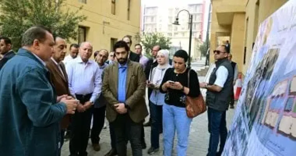 رئيس الوزراء يتفقد عمليات التطوير بمنطقة السيدة عائشة