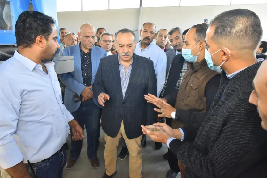 محافظ أسيوط يتفقد وحدة تجهيز النباتات العطرية والطبية بأبنوب