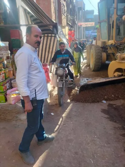 محافظ أسيوط يوجه بمواصلة حملات تمهيد الشوارع ورفع كفاءة النظافة