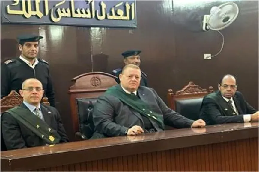 السجن 10 سنوات لعامل ونجله بتهمة حيازة سلاح وذخيرة بقنا