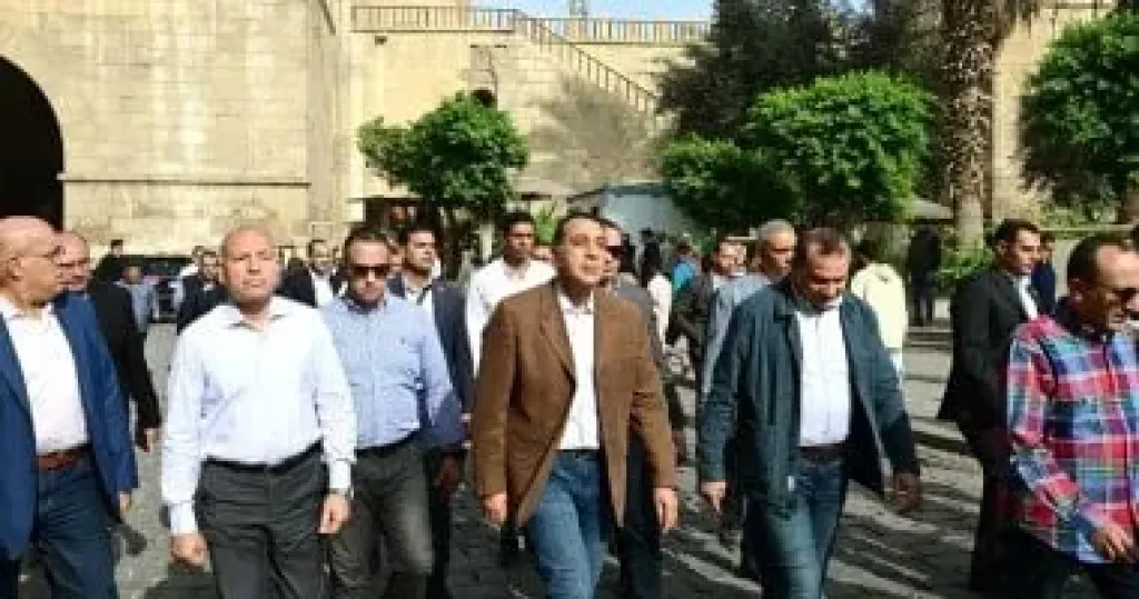 رئيس الوزراء يتفقد منطقة مسجد الحاكم بأمر الله وبوتيك الشوربجى وأوتيل الأرناؤوطى