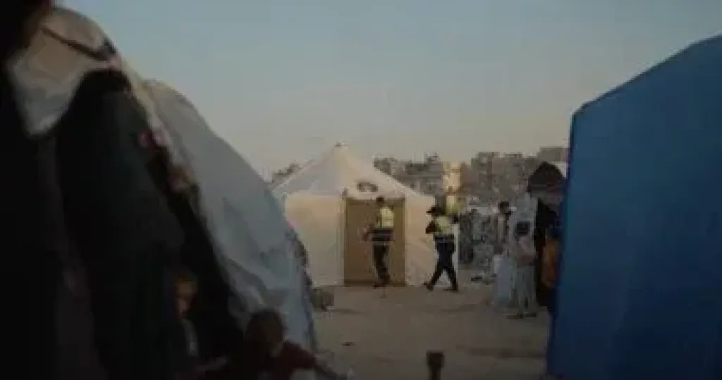 بيت الزكاة ينتهى من تسليم الدفعة الأولى من القافلة الإغاثية الـ12 إلى غزة