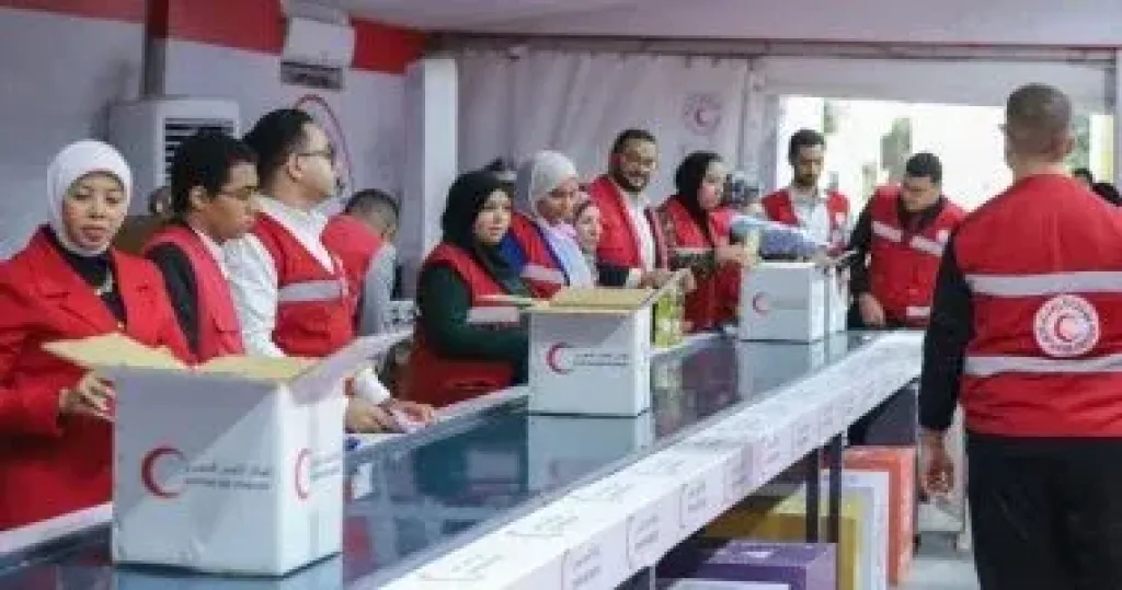 وفد وزارة الشباب يشارك فى تعبئة المساعدات الإنسانية لغزة