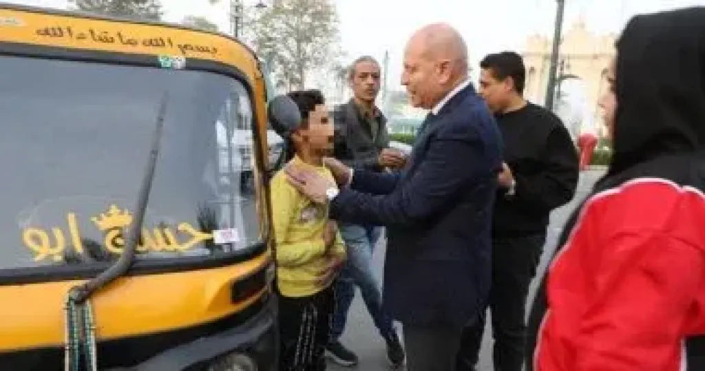 محافظ القاهرة يصادر ”تكاتك” يقودها أطفال بميدان حدائق القبة