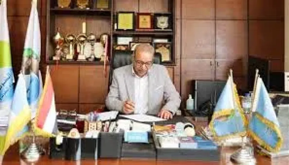 رئيس شركة الصرف الصحي بالإسكندرية يتابع أعمال التحليل والجودة مع قطاع المعامل