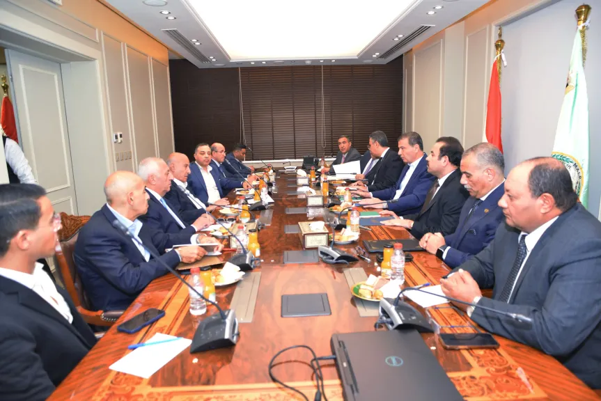 وزيرا الزراعة والتموين ورئيس جهاز مستقبل مصر يبحثون مع اتحاد الدواجن تحفيز الإنتاج المحلي