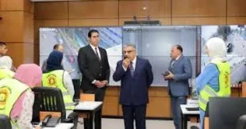 محافظ الدقهلية يتفقد مركز الشبكة الوطنية للطوارئ ويشدد على سرعة الاستجابة لشكاوى المواطنين