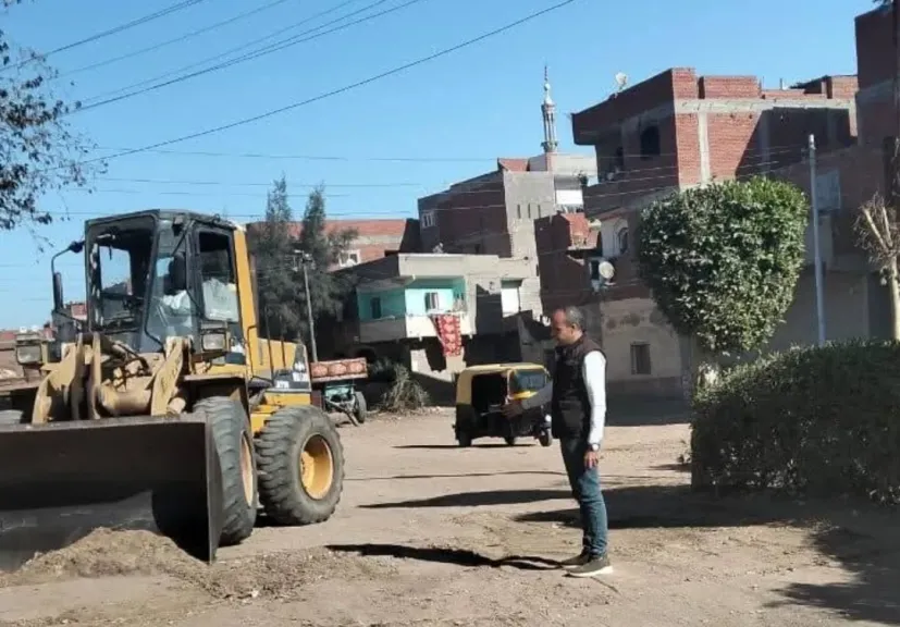 حملات نظافة استجابة لمطالب المواطنين في كفر بولين بمركز كوم حمادة