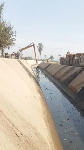 محافظ أسيوط يوجه بتكثيف حملات تطهير الترع  المياه وخدمة المزارعين