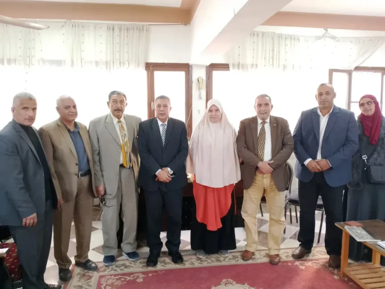 الديب ينقل رسالة شكر من وزير التعليم ومحافظ البحيرة للمعلمة المعتدى عليها بالضرب من قبل إحدى الطالبات