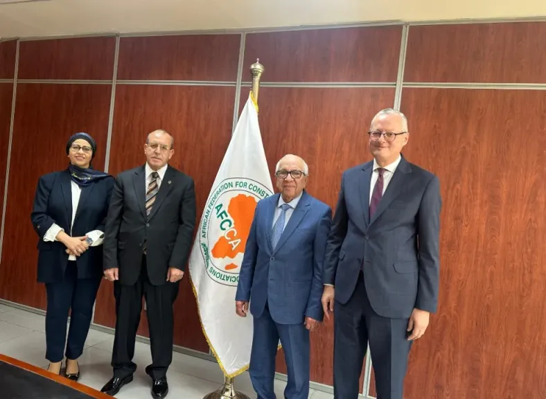 أمين مساعد الجامعة العربية يبحث مع رئيس الإتحاد الإفريقي لمنظمات مقاولي التشييد سبل التعاون المشترك
