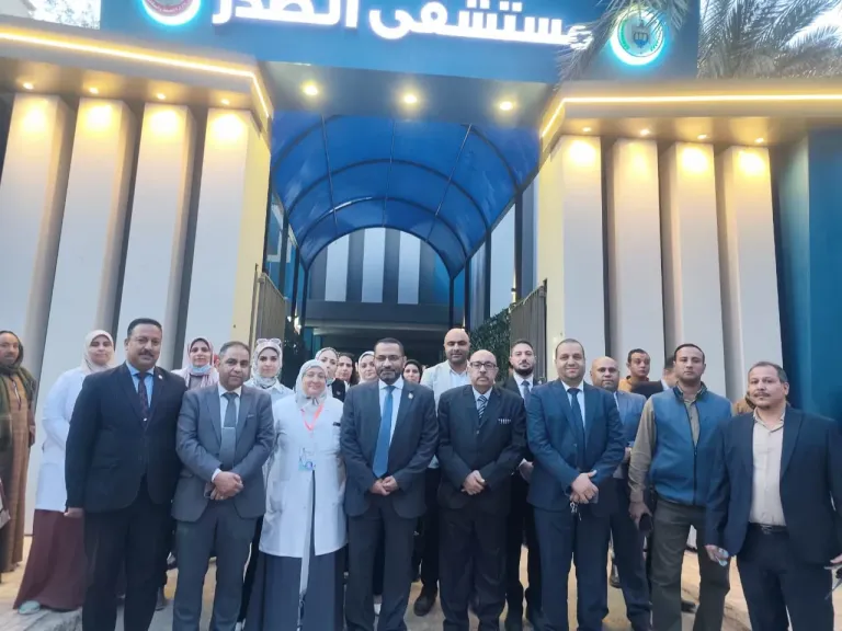 مساعد وزير الصحة يقتحم ”صدر أسيوط” ويكشف جاهزية المستشفى