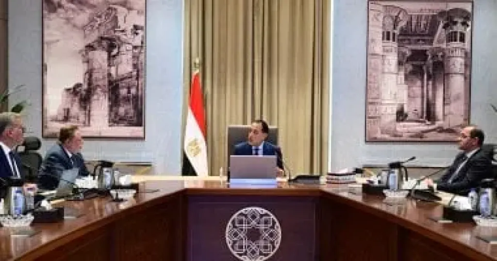 رئيس الوزراء يتابع توافر الاحتياطى الاستراتيجى من المنتجات البترولية