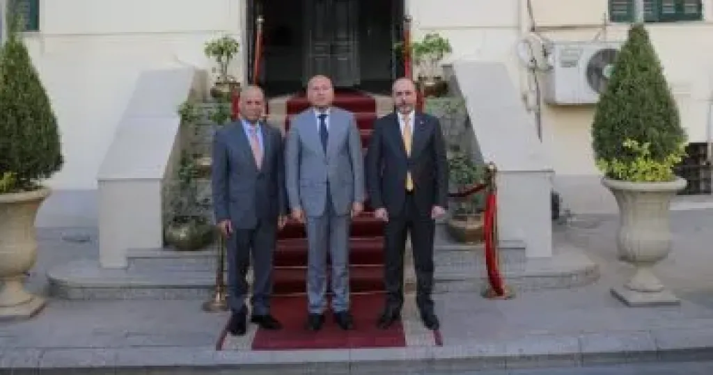 محافظ القاهرة يستقبل محافظ بغداد لتبادل التعاون