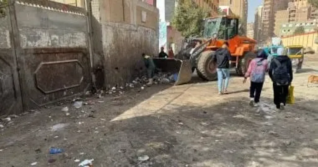 حملات نظافة لرفع المخلفات أسفل محور عمرو بن العاص بفيصل ومواجهة النباشين