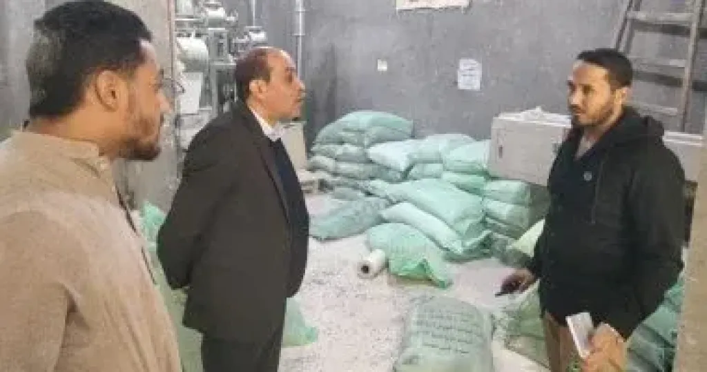 ضبط 3.3 طن دقيق بلدي مدعم بعد إعادة تعبئته قبل بيعه بالسوق السوداء في بنها