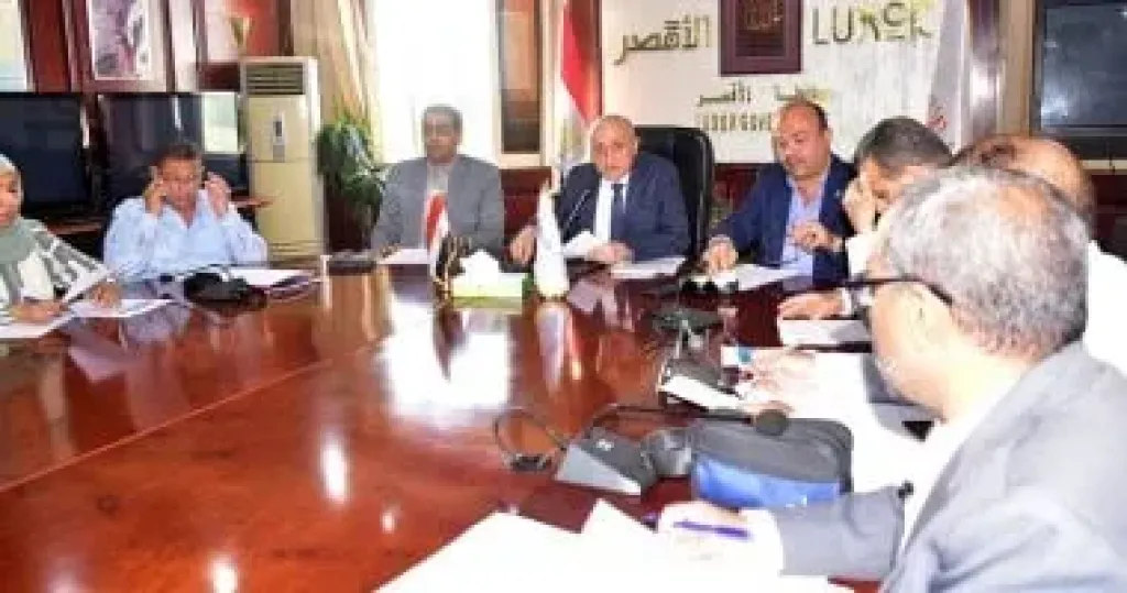 محافظ الأقصر يعقد اجتماعا لمتابعة منظومتى التصالح والتقنين والمتغيرات المكانية